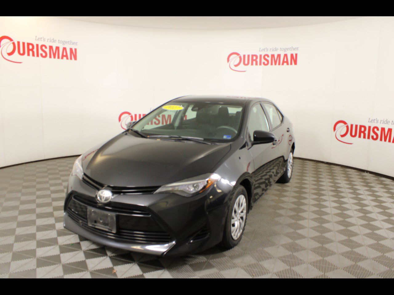 Used 2017 Toyota Corolla LE FWD image 2