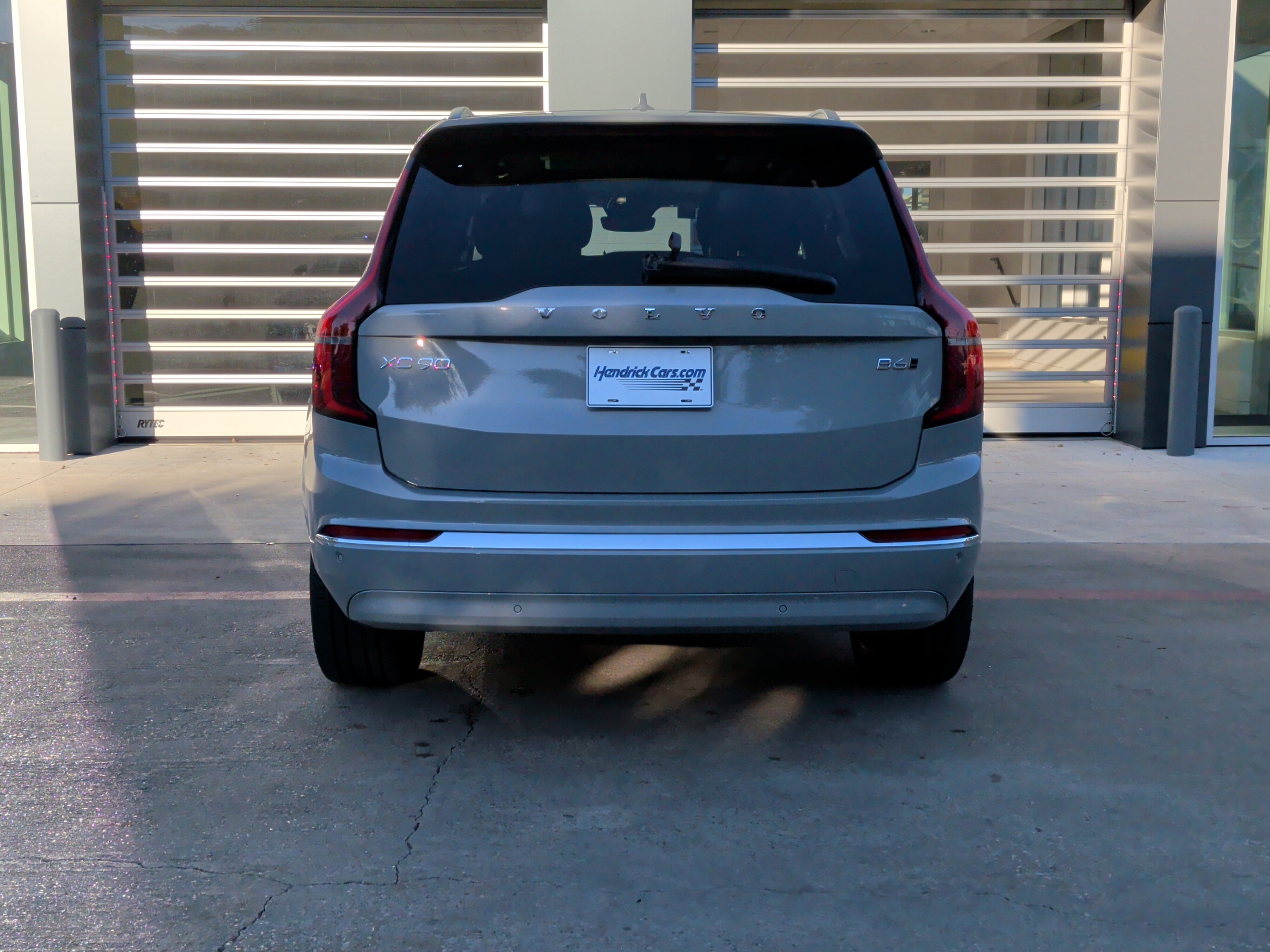 Used 2025 Volvo XC90 B6 Plus image 8