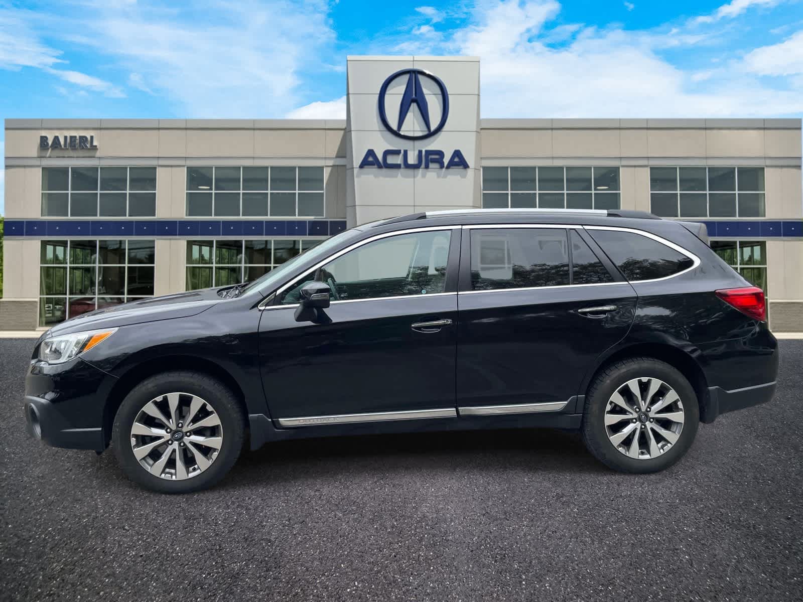 Used 2017 Subaru Outback 2.5i Touring w/ Popular Package #5A AWD/4WD image 2
