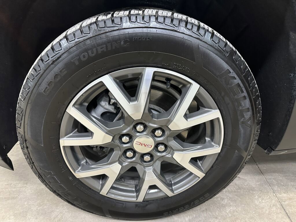 Certified 2022 GMC Acadia SLE w/ Driver Convenience Package image 39