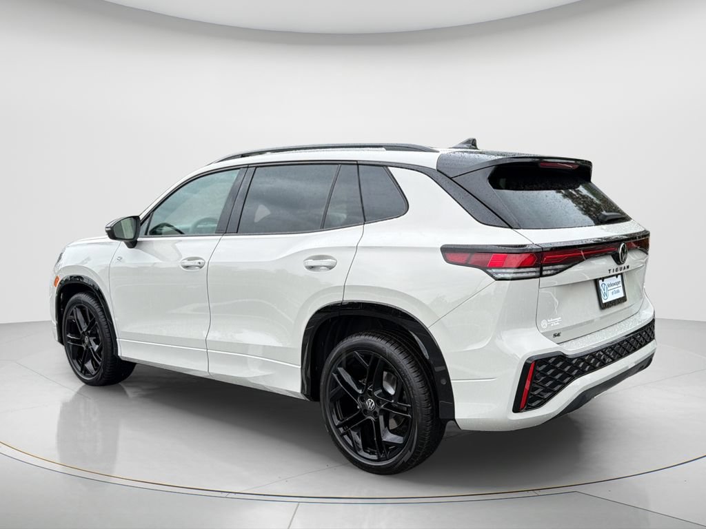 New 2026 Volkswagen Tiguan SE R-Line FWD image 3
