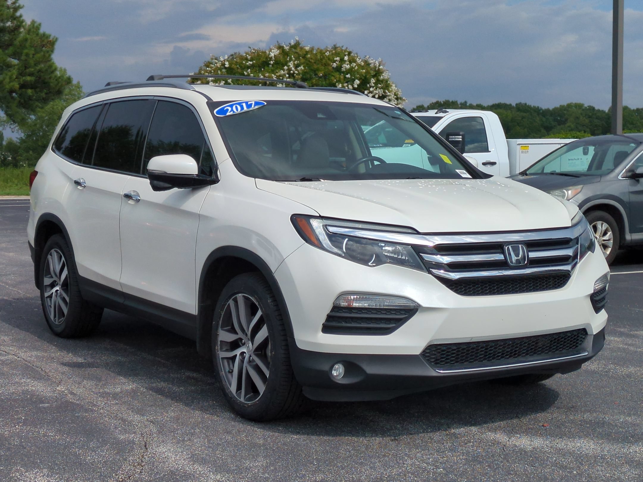 Used 2017 Honda Pilot Touring image 2