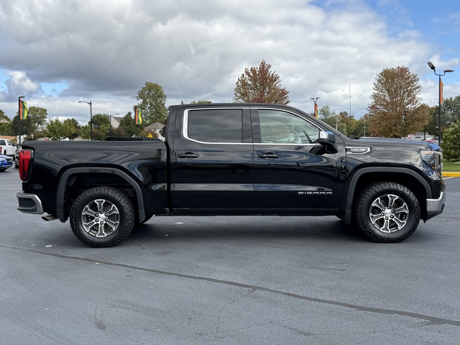 Used 2022 GMC Sierra 1500 SLE image 8