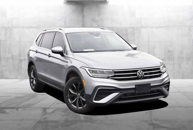 Used 2024 Volkswagen Tiguan SE AWD/4WD image 2