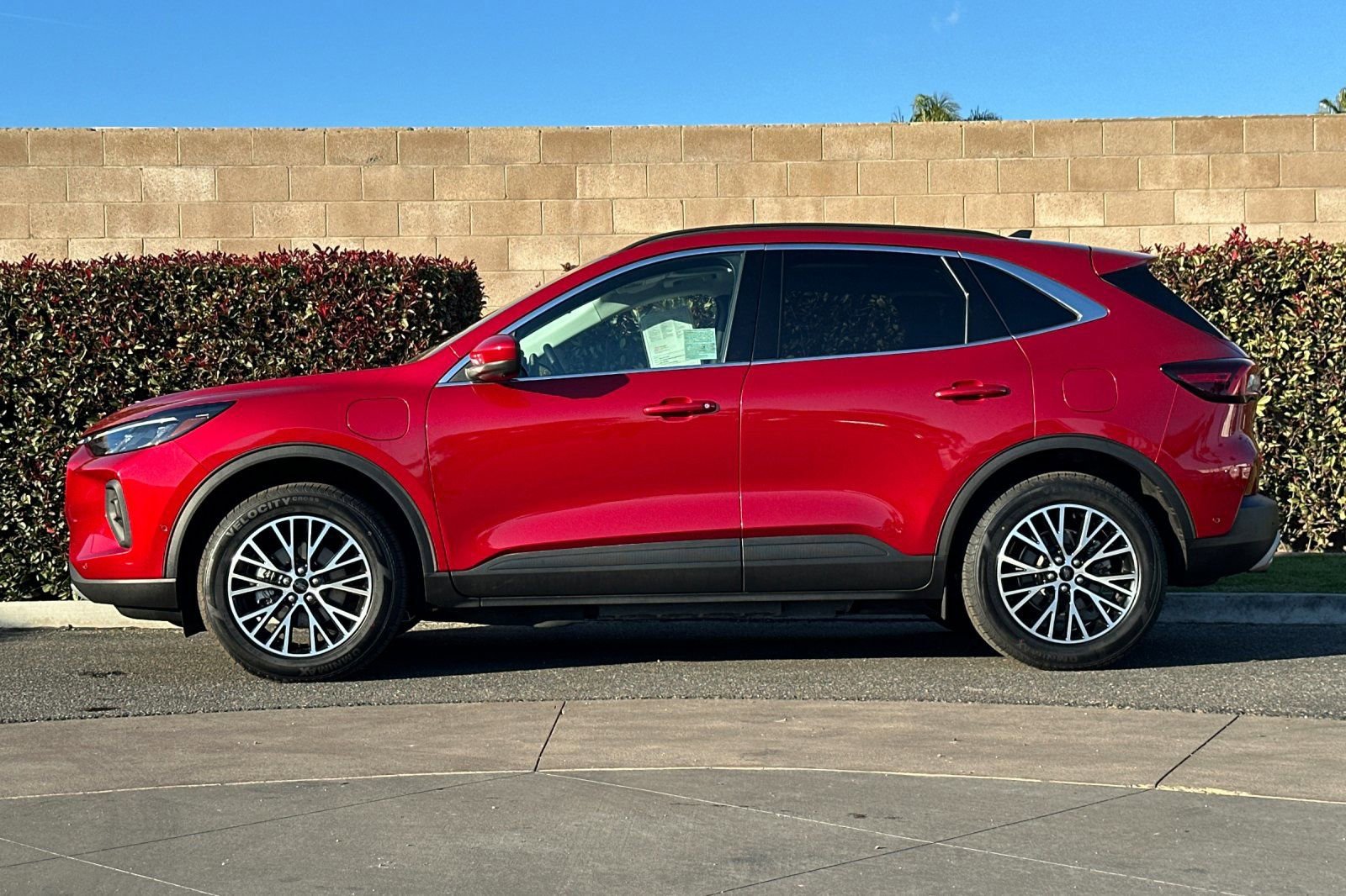 Used 2024 Ford Escape SE w/ PHEV Premium Package image 7