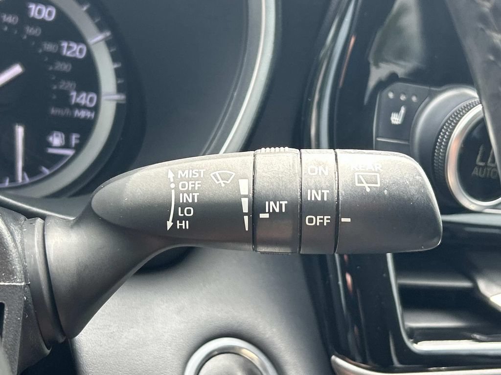 Used 2021 Toyota Highlander XLE FWD image 34