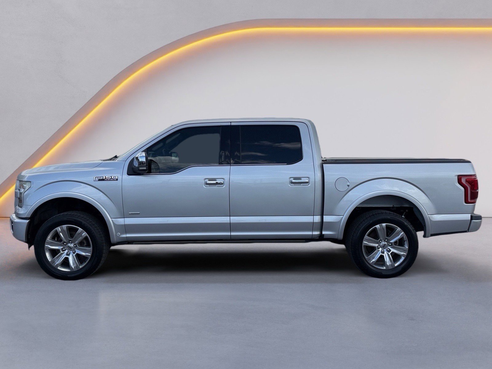 Used 2015 Ford F150 Platinum w/ Equipment Group 701A Luxury AWD/4WD image 6