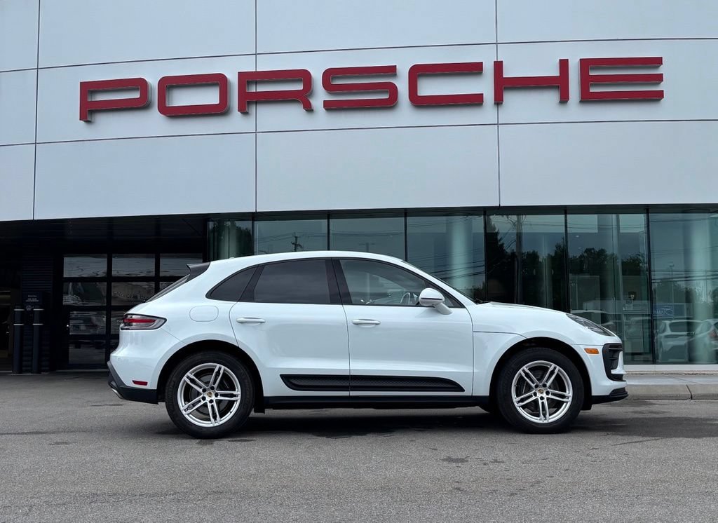 Certified 2023 Porsche Macan AWD/4WD image 19