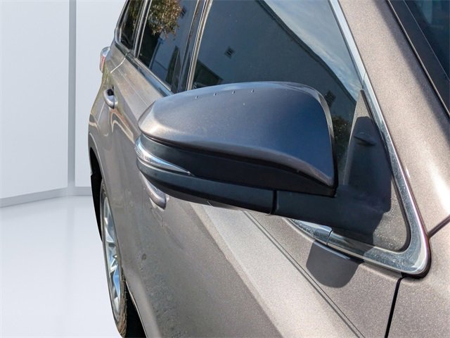 Used 2015 Toyota Highlander Limited image 10
