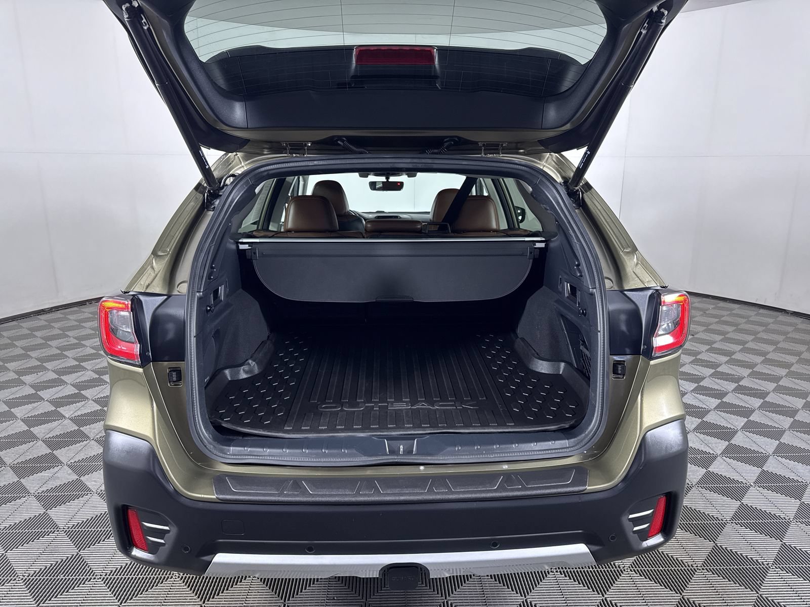 Used 2020 Subaru Outback Touring XT AWD/4WD image 26