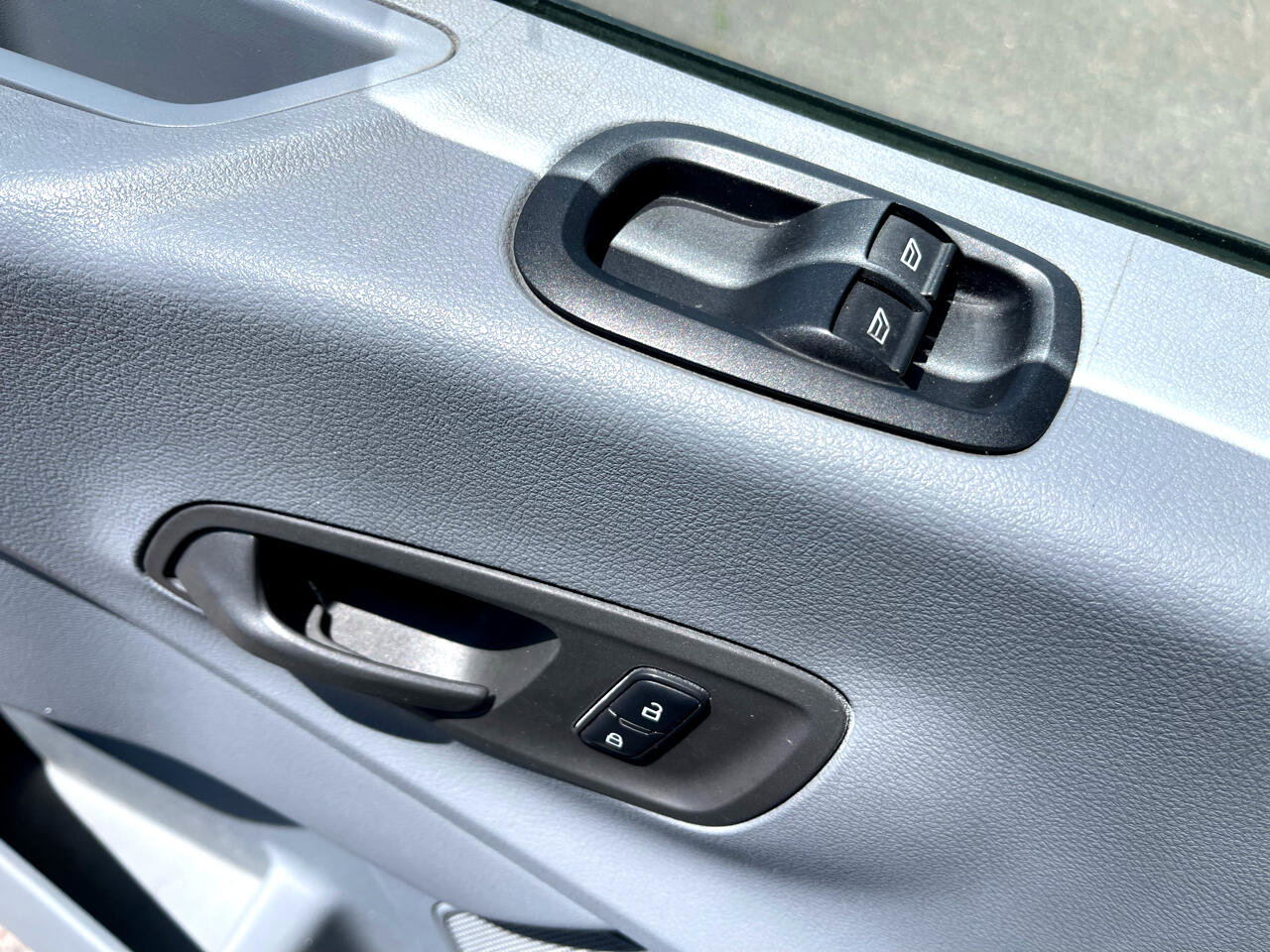 Used 2015 Ford Transit 250 130 Low Roof w/ Exterior Upgrade Package image 20