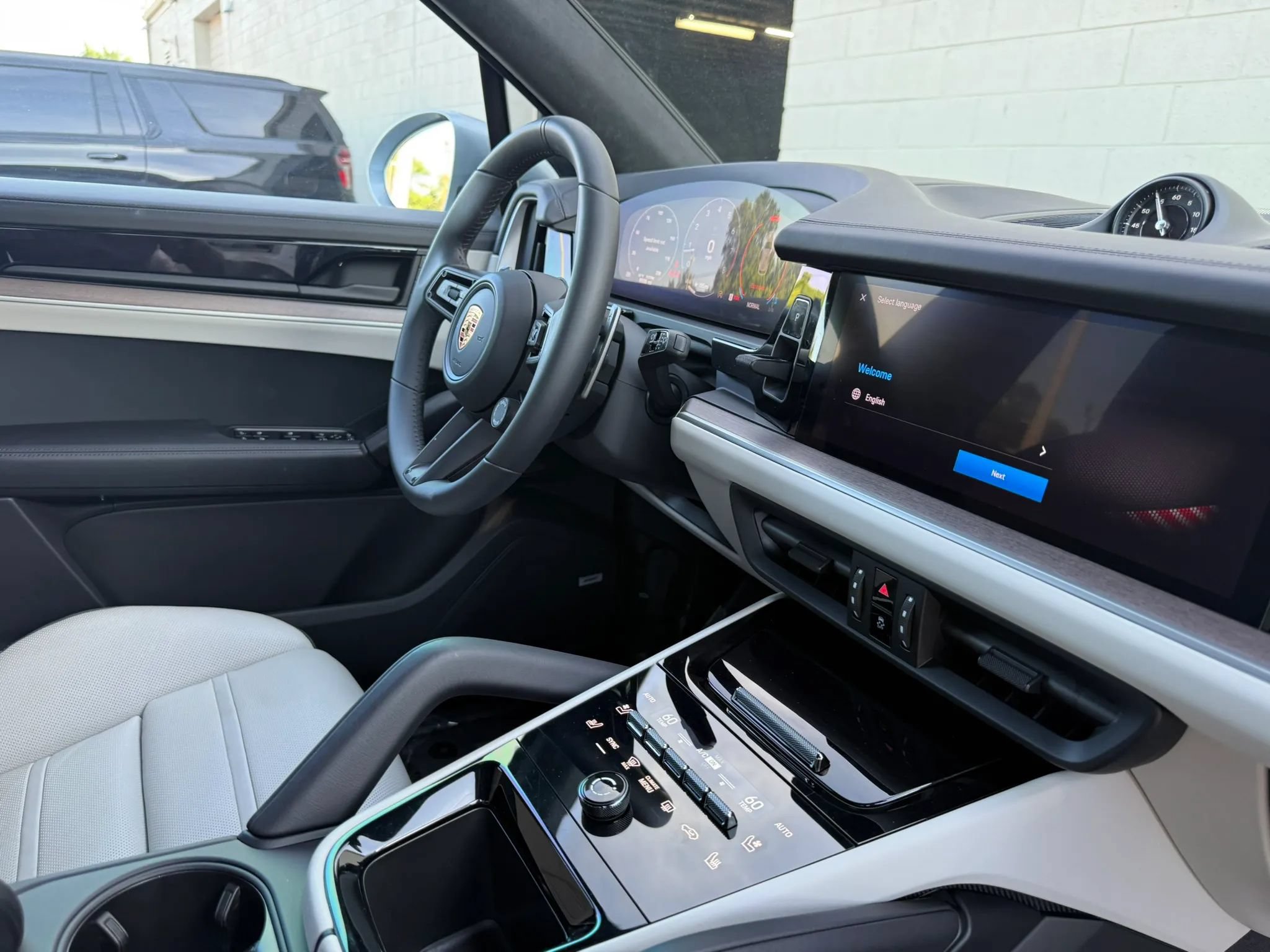 Used 2025 Porsche Cayenne GTS w/ Sport Chrono Package AWD/4WD image 36