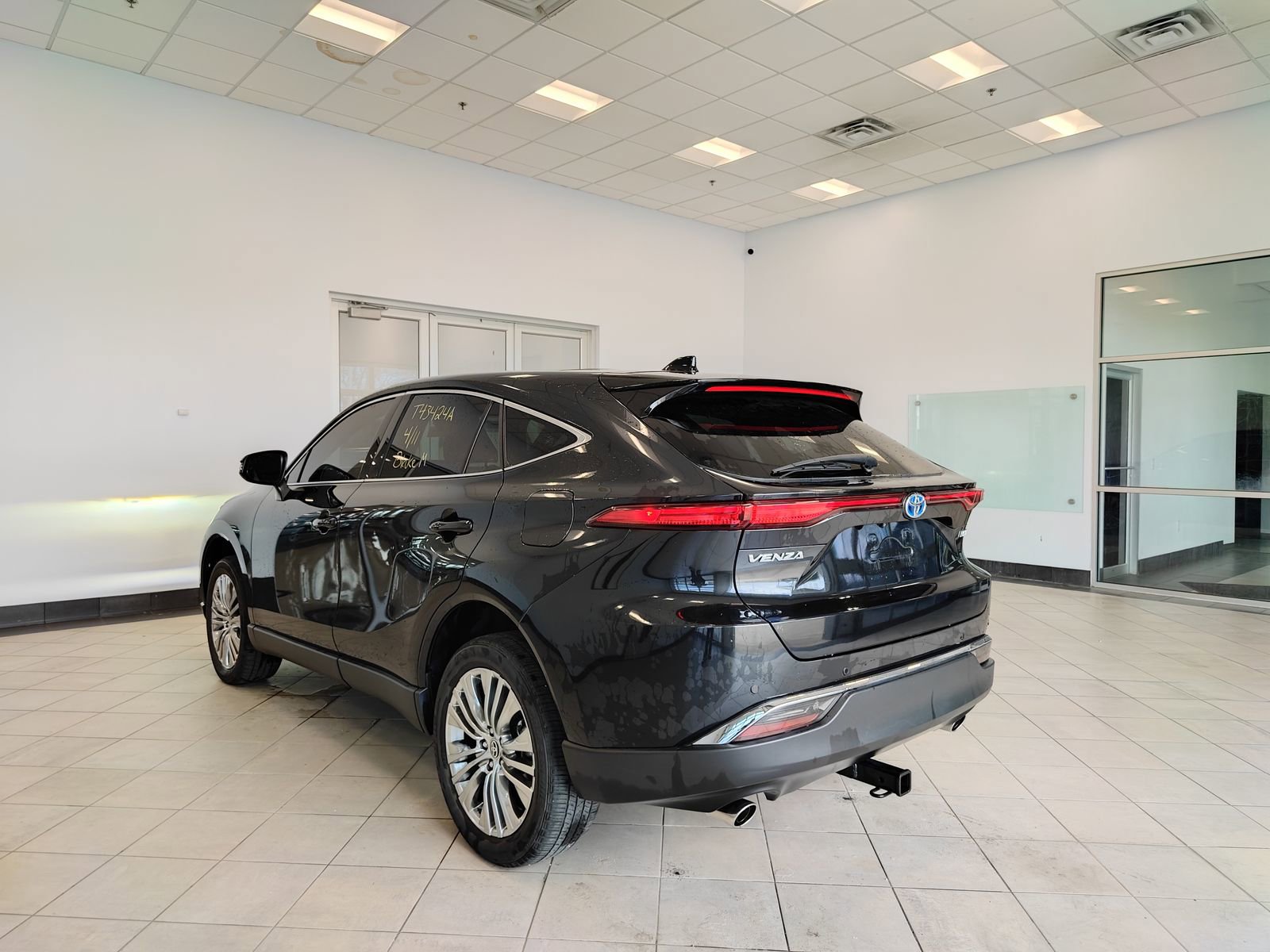 Used 2024 Toyota Venza Limited image 5