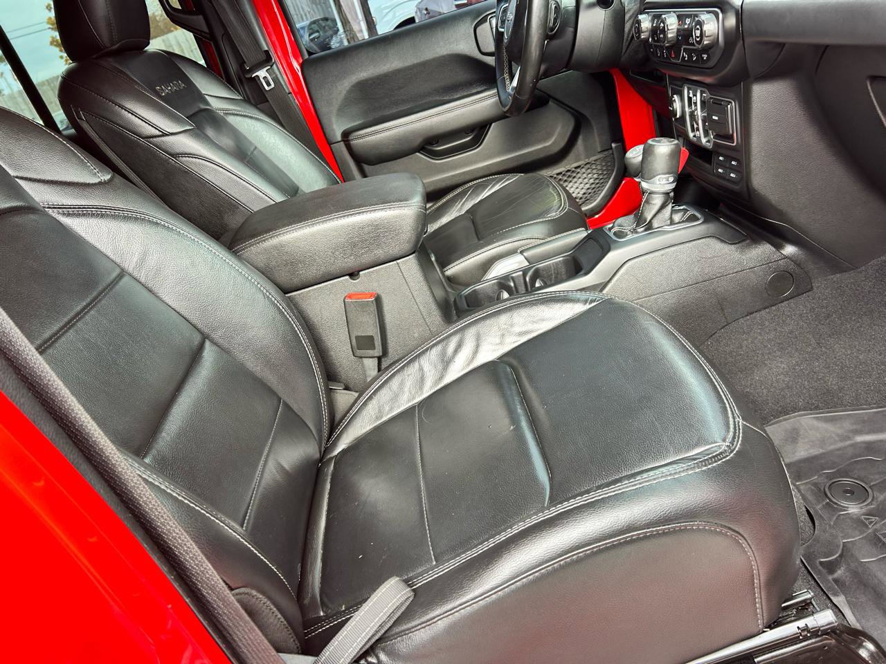 Used 2018 Jeep Wrangler Unlimited Sahara AWD/4WD image 10