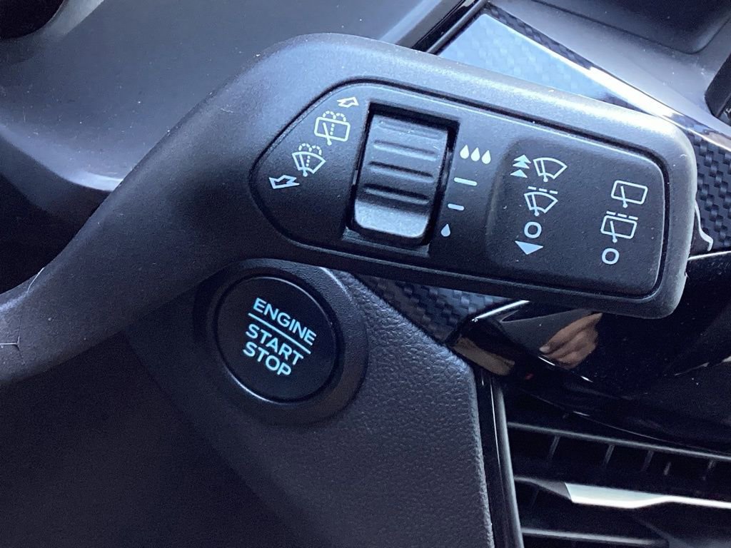 Used 2025 Ford Escape ST-Line AWD/4WD image 25