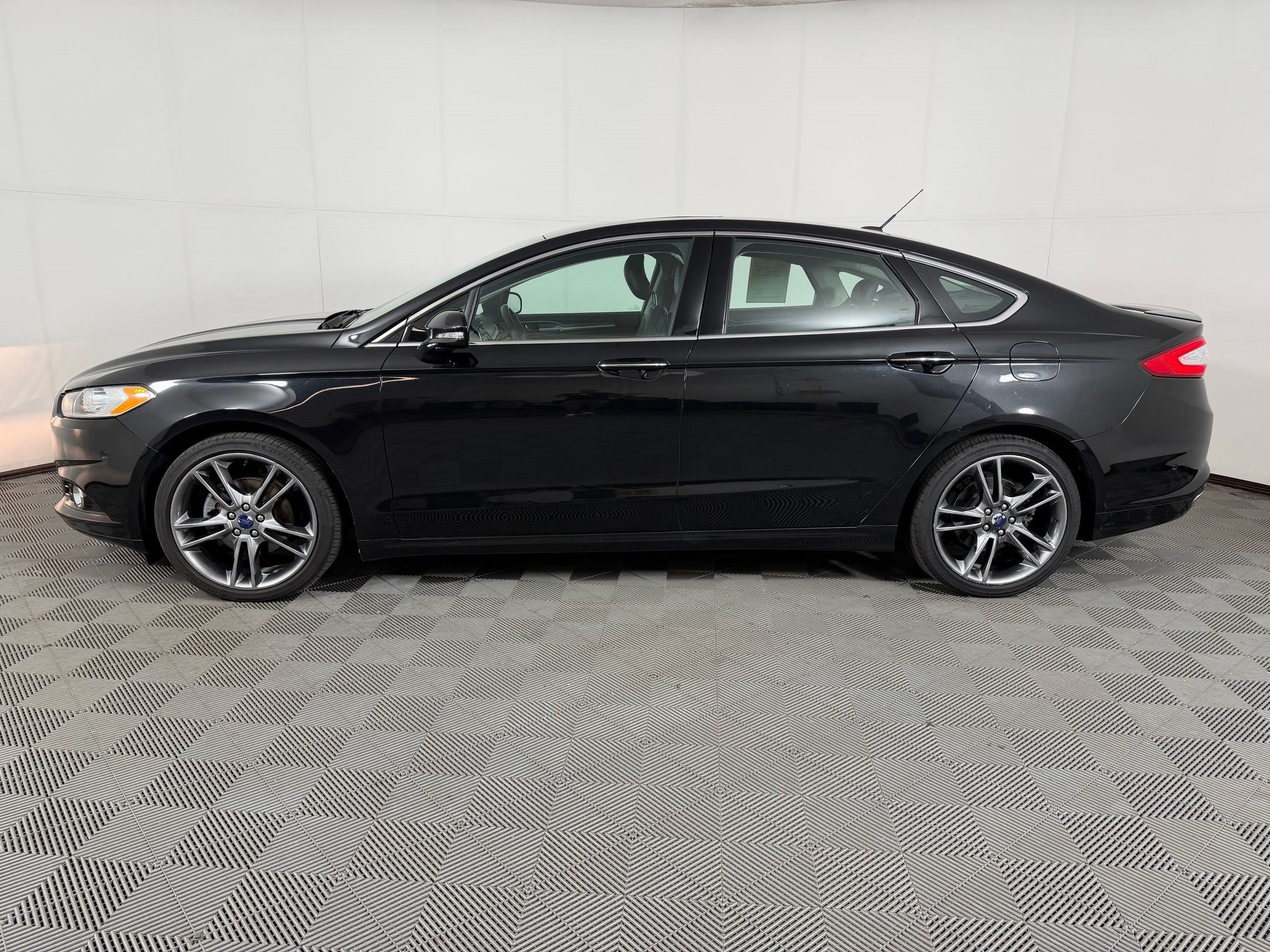 Used 2014 Ford Fusion Titanium AWD/4WD image 2