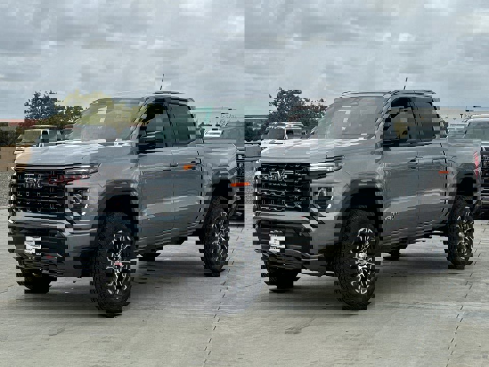 Used 2025 GMC Canyon AT4 image 4