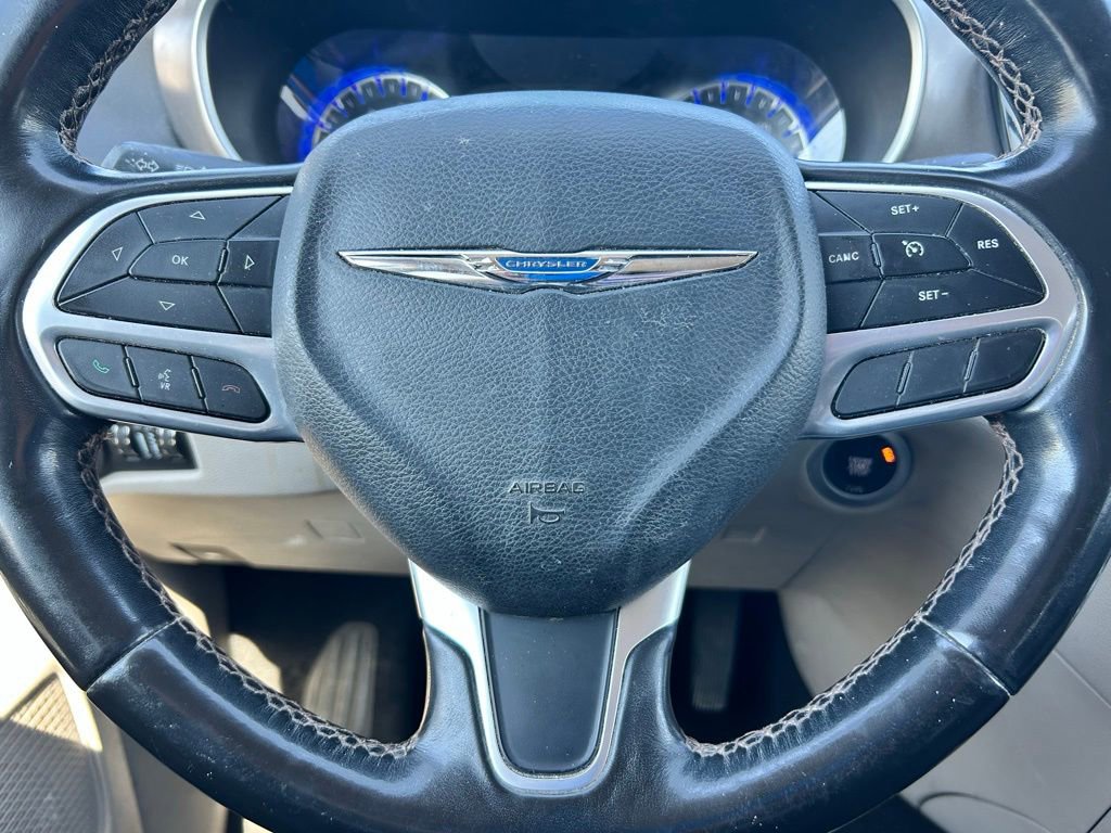 Used 2020 Chrysler Pacifica Touring-L FWD image 24