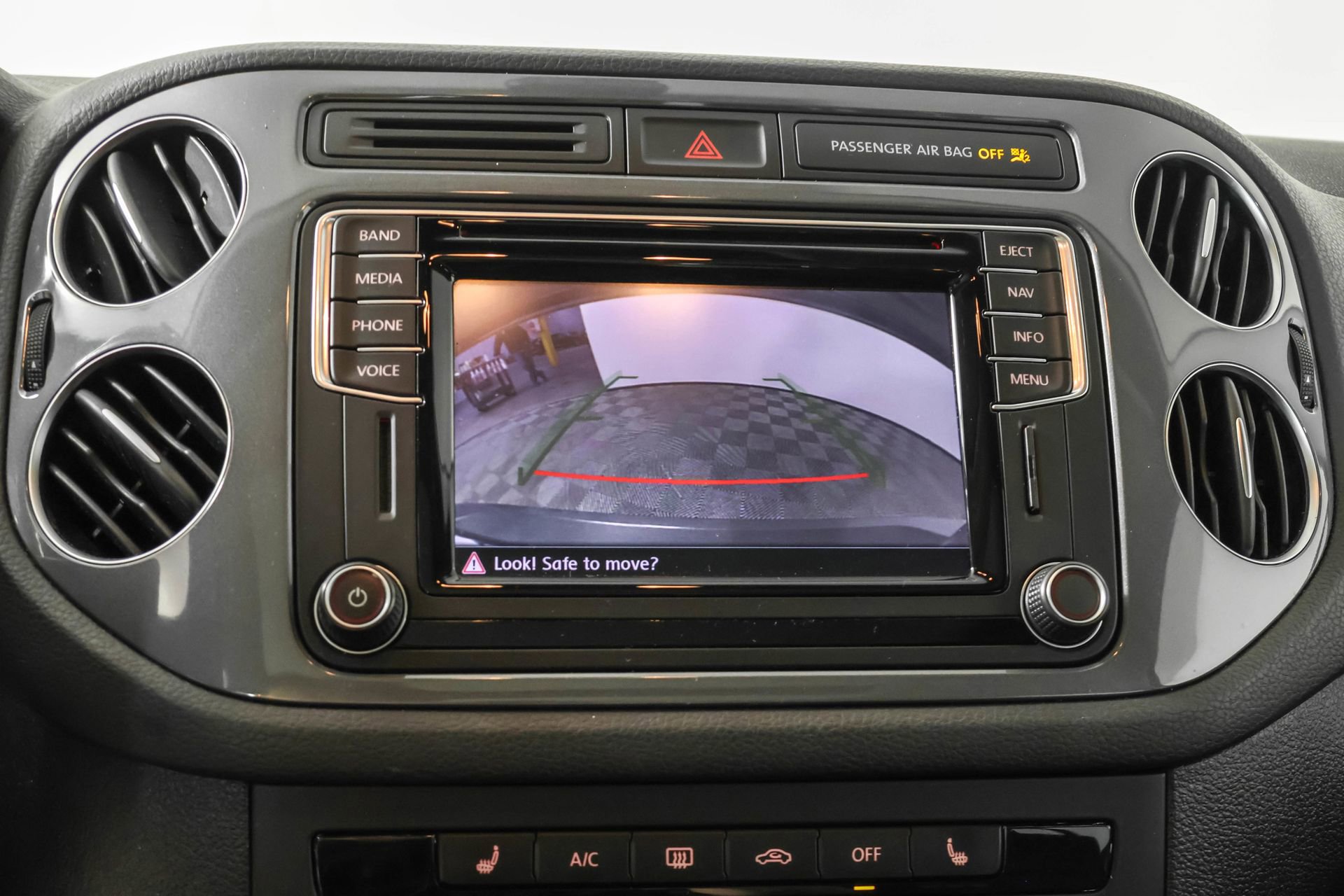 Used 2016 Volkswagen Tiguan SE image 8