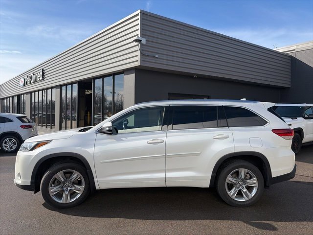 Used 2017 Toyota Highlander Limited w/ Protection Package #3 image 7