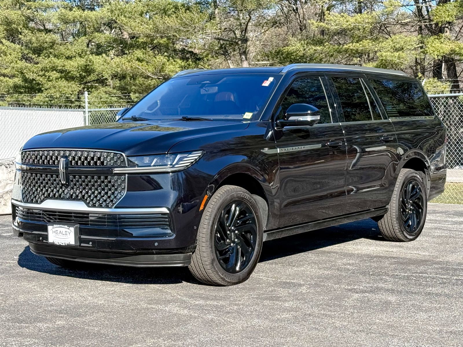 Used 2025 Lincoln Navigator L Reserve image 3