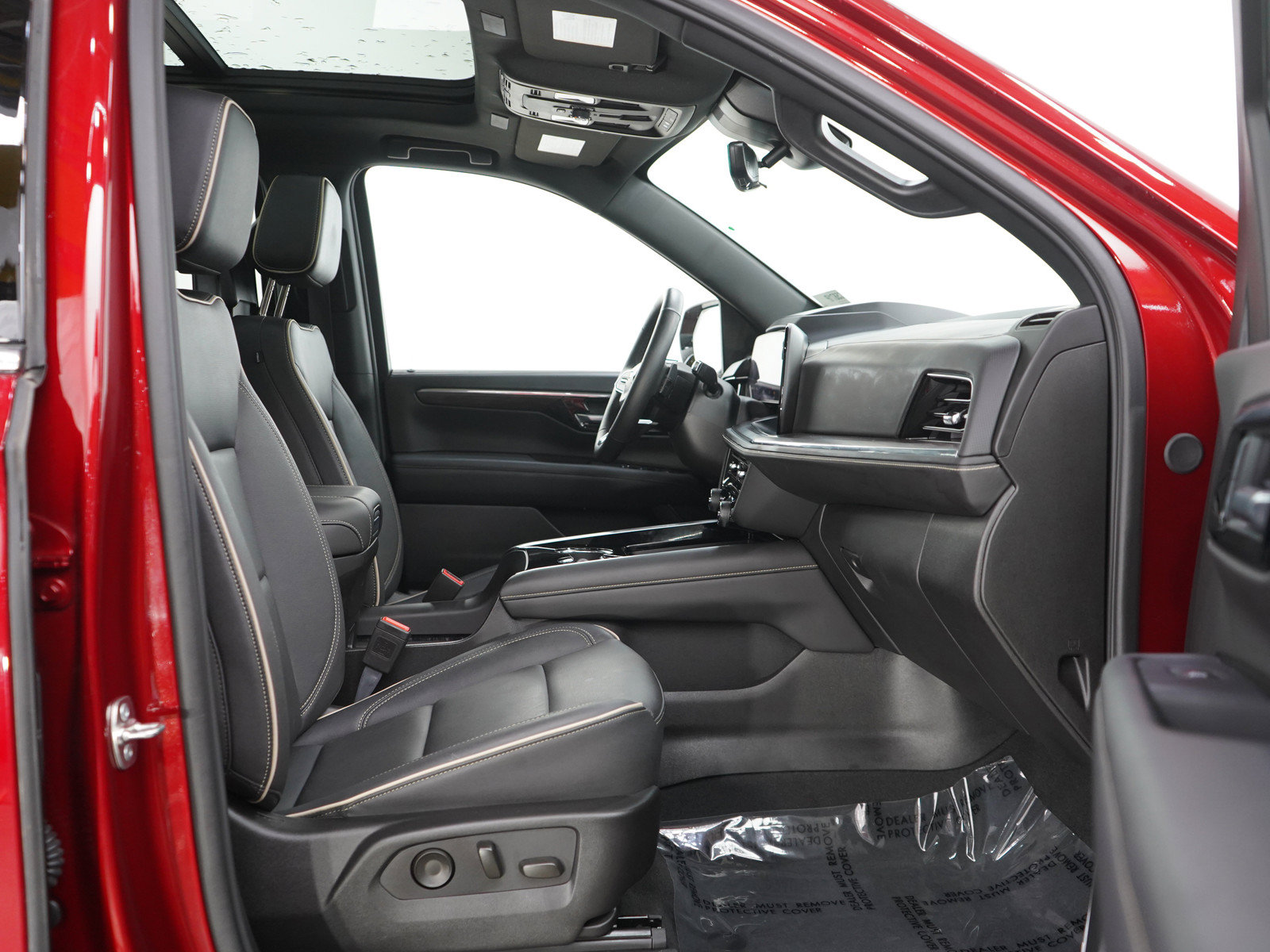 Used 2025 Chevrolet Tahoe Premier AWD/4WD image 11