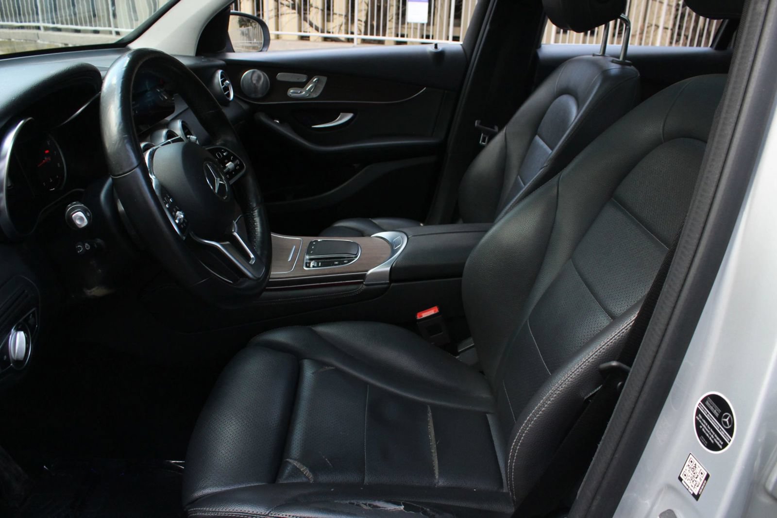 Used 2020 Mercedes-Benz GLC 300 4MATIC w/ Multimedia Package image 15