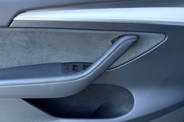 Used 2024 Tesla Model Y Long Range AWD/4WD image 14