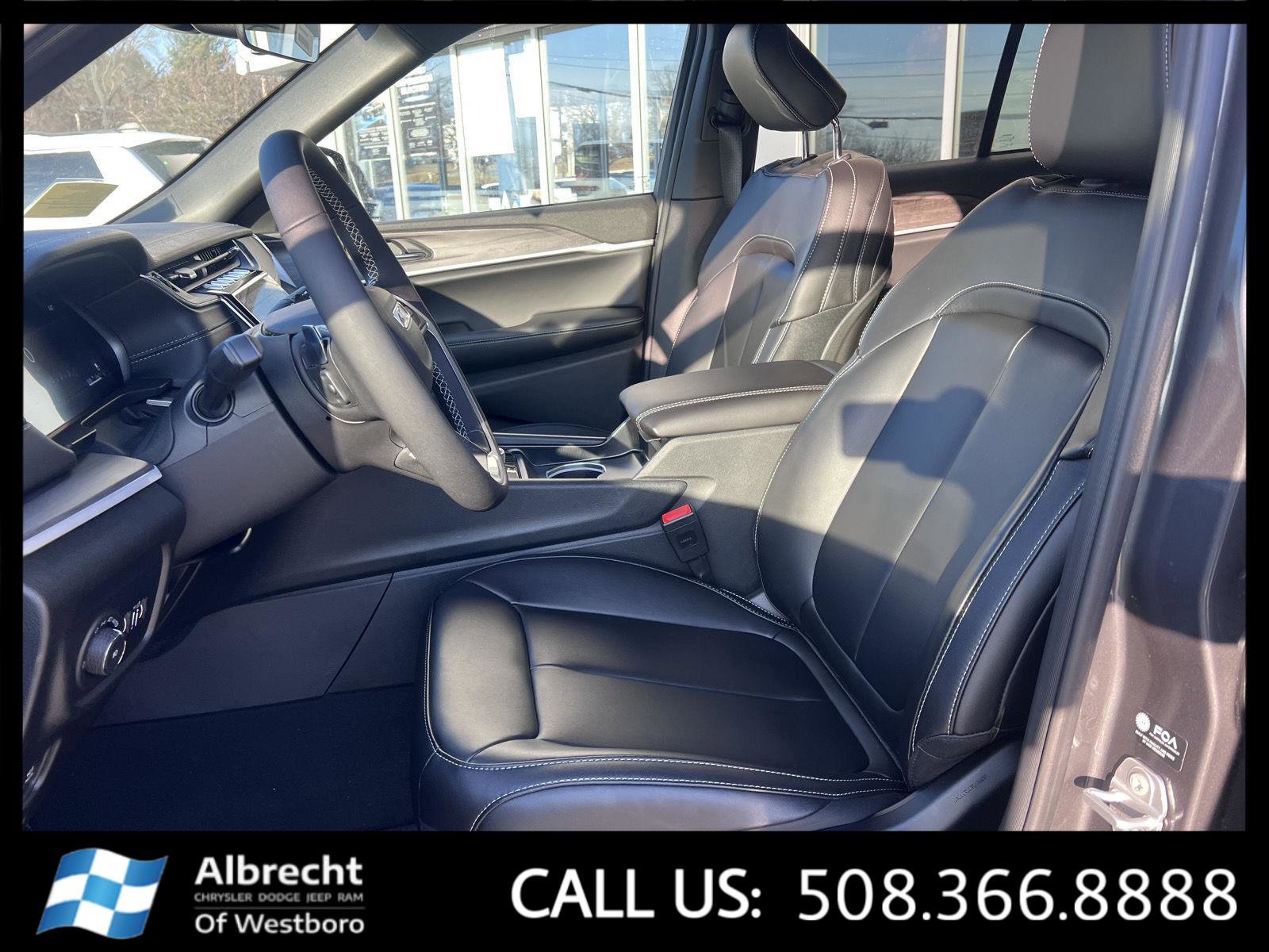 New 2025 Jeep Grand Cherokee Limited w/ Trailer Tow Package image 10