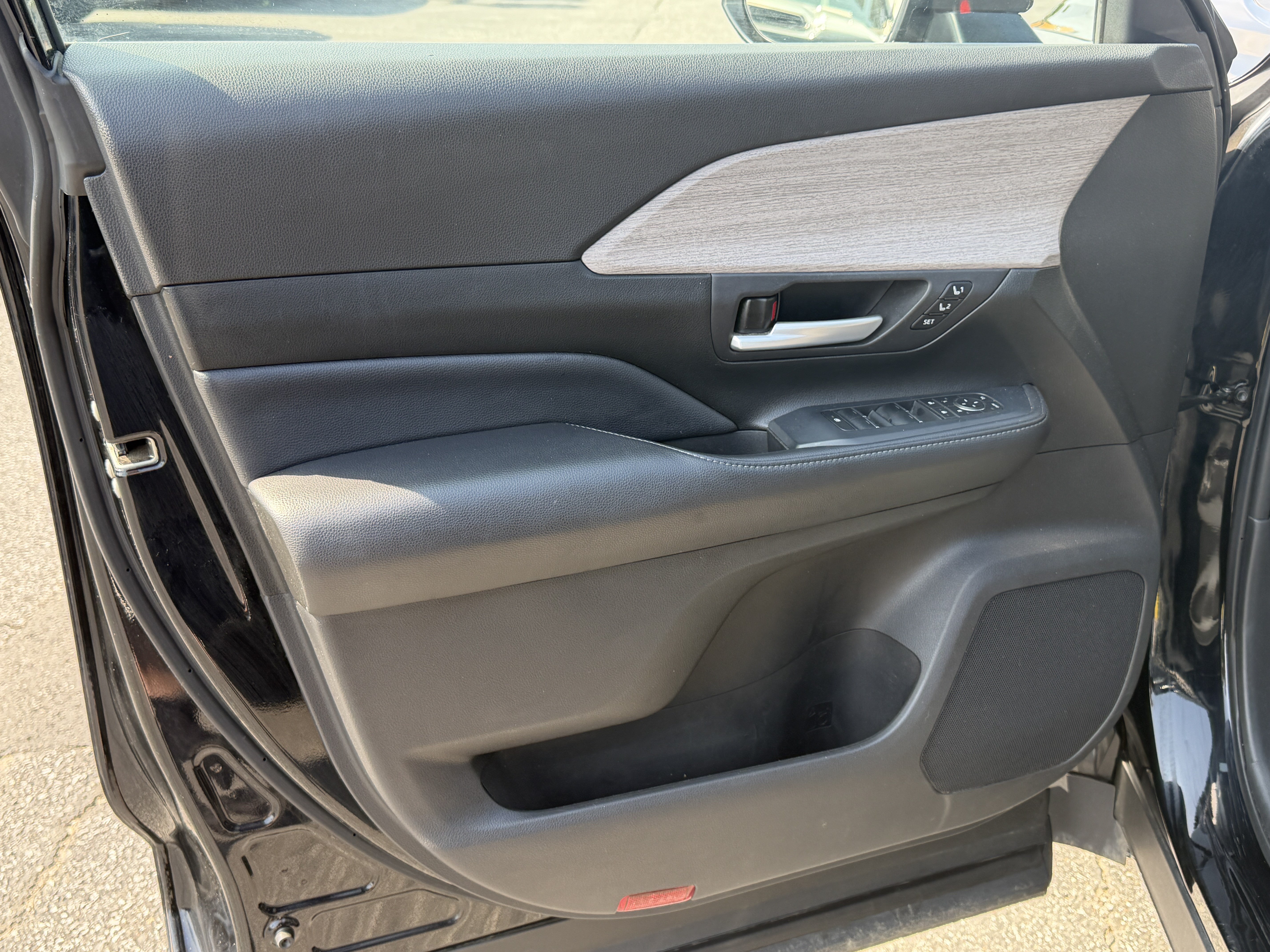 Used 2024 Toyota Grand Highlander AWD image 14