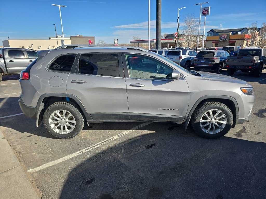 Used 2019 Jeep Cherokee Latitude w/ Cold Weather Group image 4
