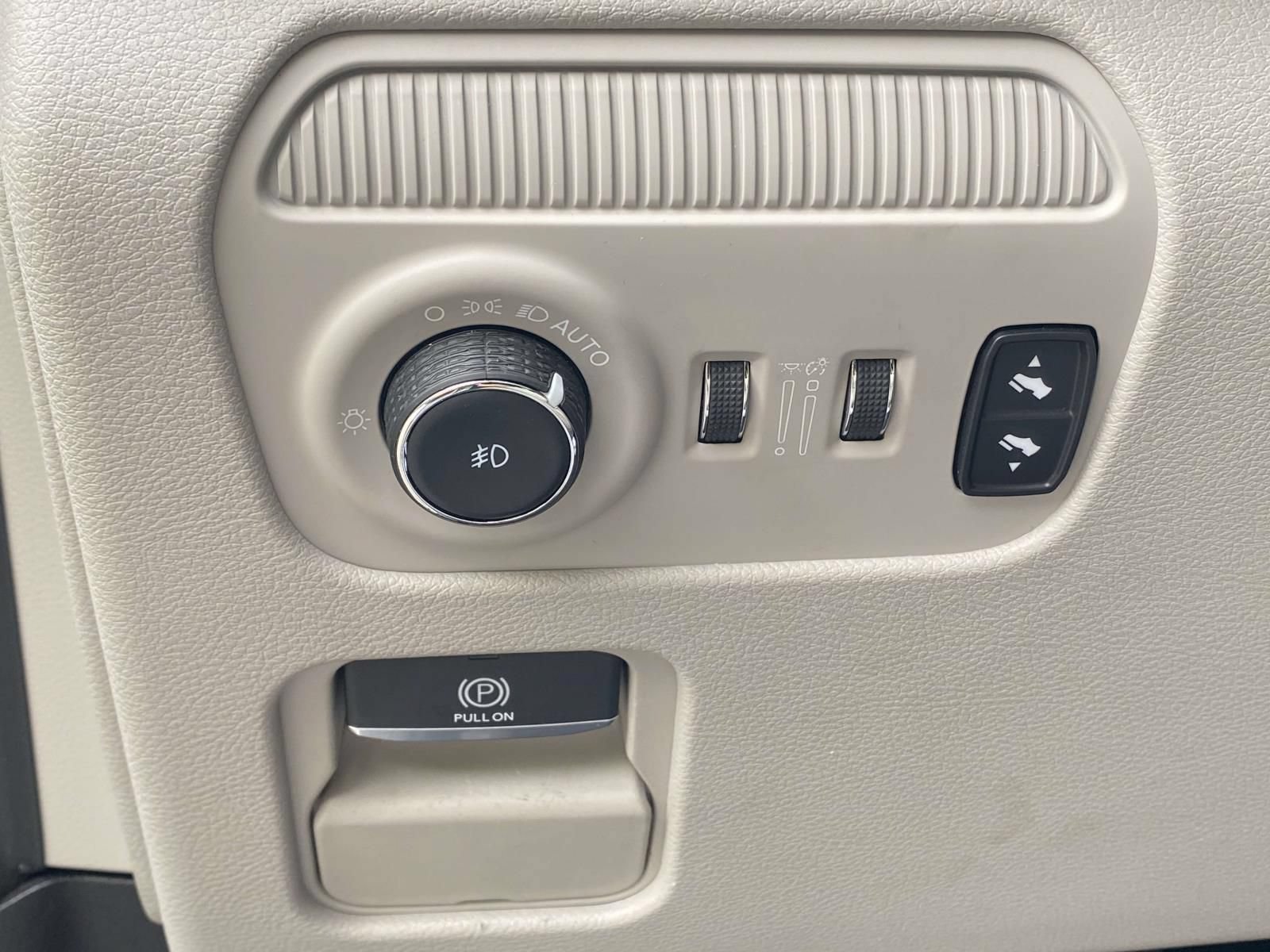 Used 2024 Jeep Wagoneer L Series II w/ Flexible Seating Group AWD/4WD image 20
