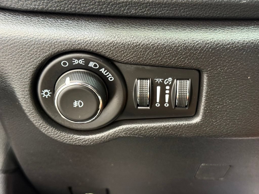 Used 2021 Chrysler Pacifica Pinnacle AWD/4WD image 40