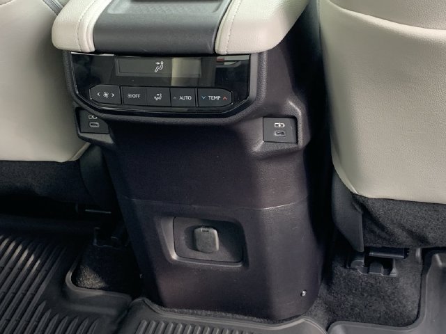 Used 2026 Toyota Grand Highlander XLE FWD image 35