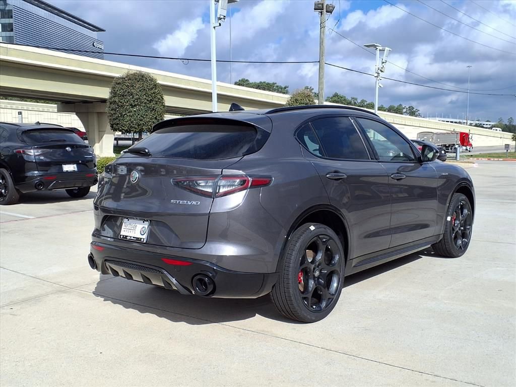 New 2026 Alfa Romeo Stelvio Sprint w/ Convenience Package image 7
