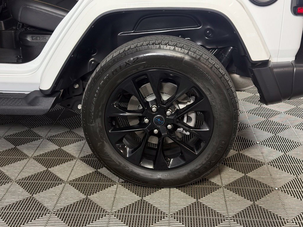 Used 2024 Jeep Wrangler Unlimited Sahara w/ Technology Group AWD/4WD image 12