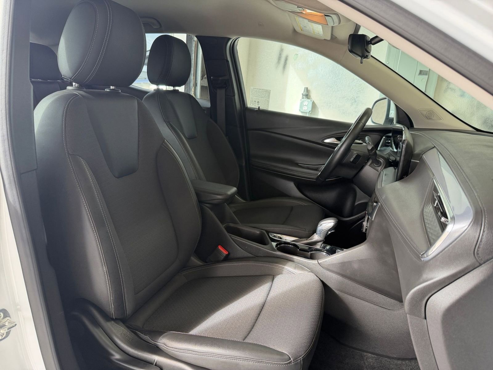 Used 2025 Buick Encore GX Preferred image 34