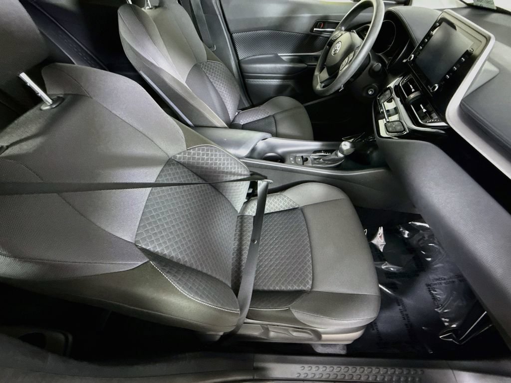 Used 2020 Toyota C-HR LE FWD image 30