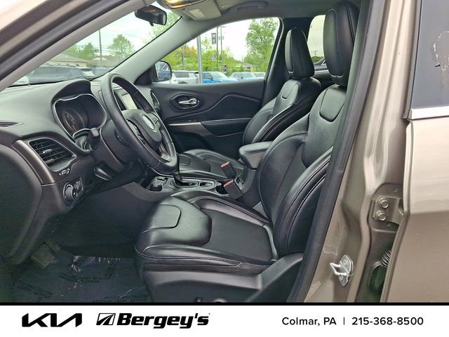 Used 2019 Jeep Cherokee Latitude Plus w/ Cold Weather Group AWD/4WD image 15