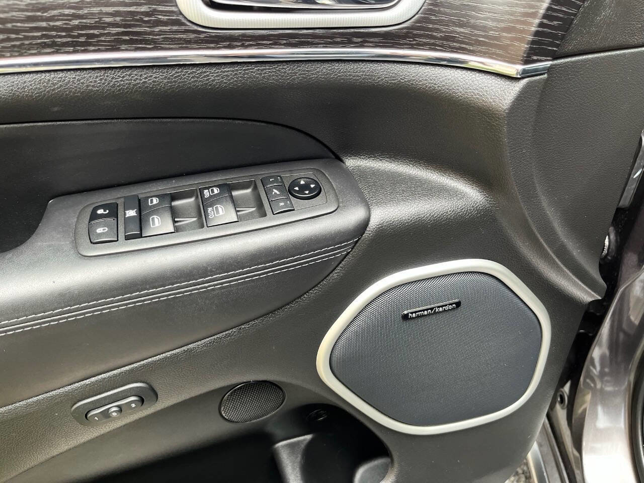 Used 2021 Jeep Grand Cherokee Summit w/ Platinum Series Group image 37