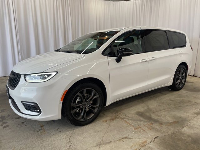 New 2026 Chrysler Pacifica Select image 4