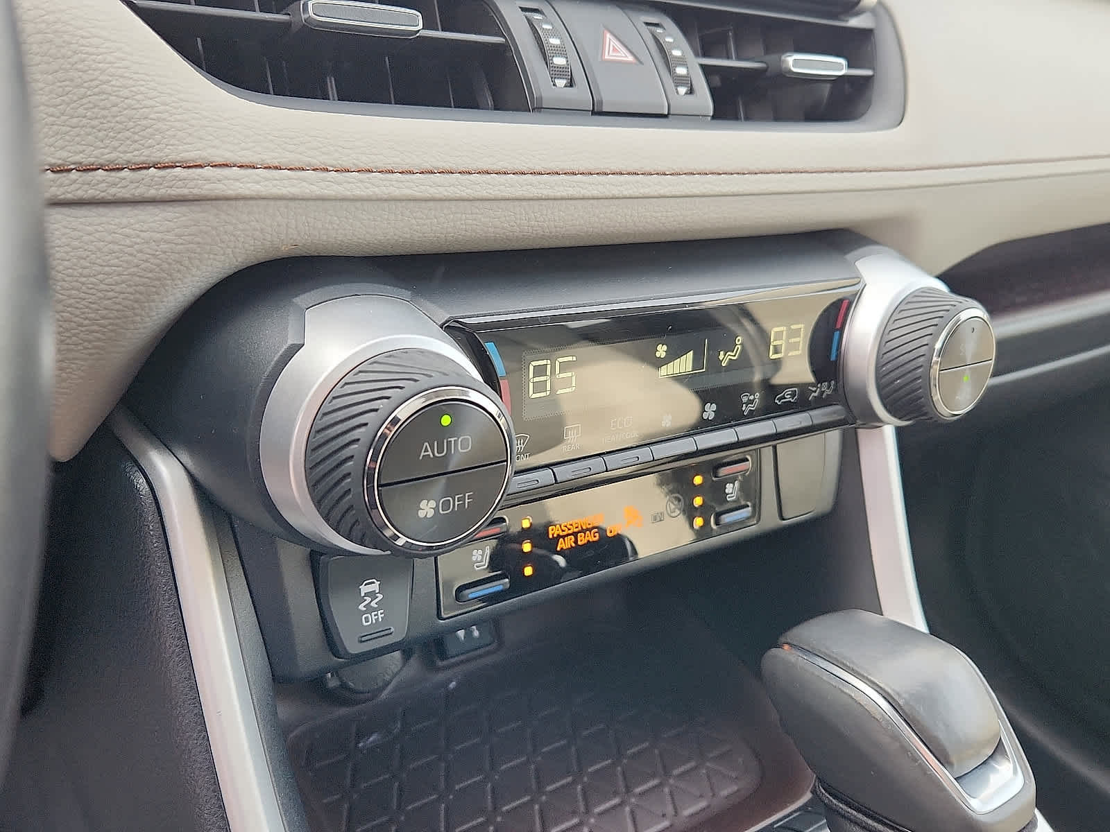 Used 2019 Toyota RAV4 Limited image 18