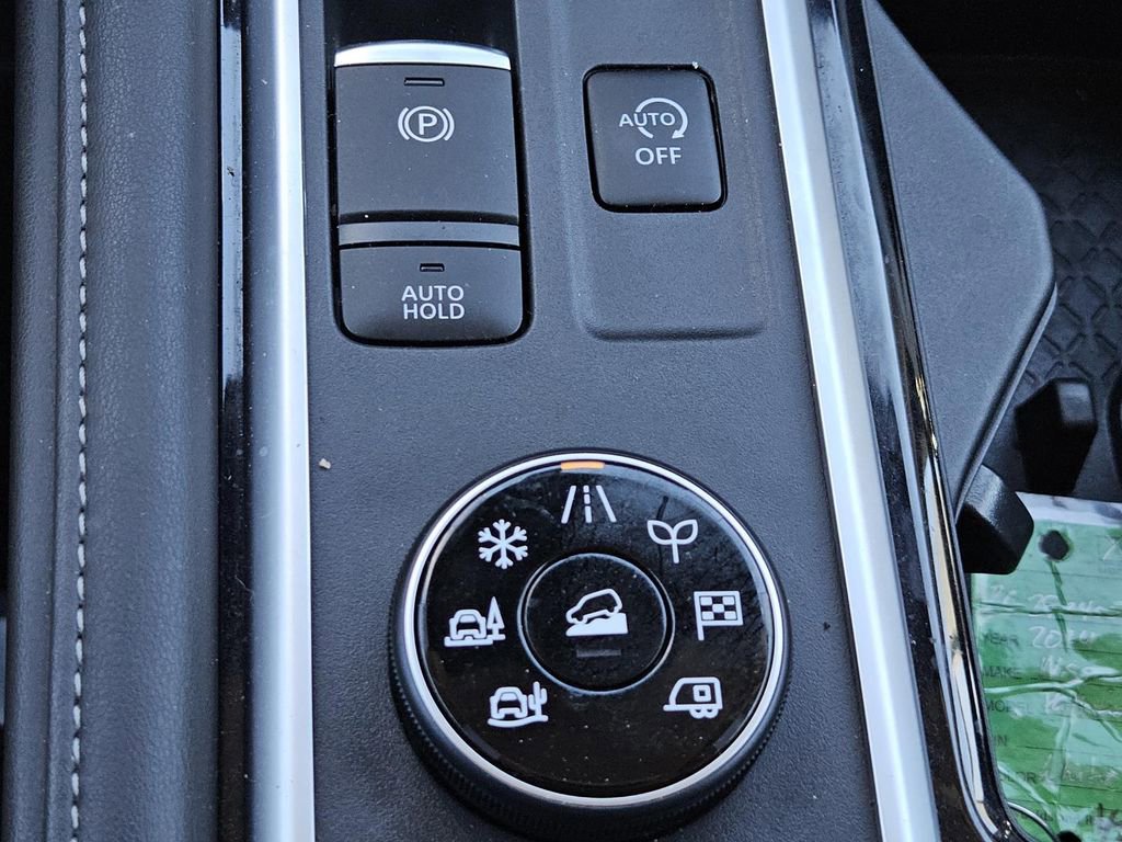 Used 2024 Nissan Pathfinder SV image 13
