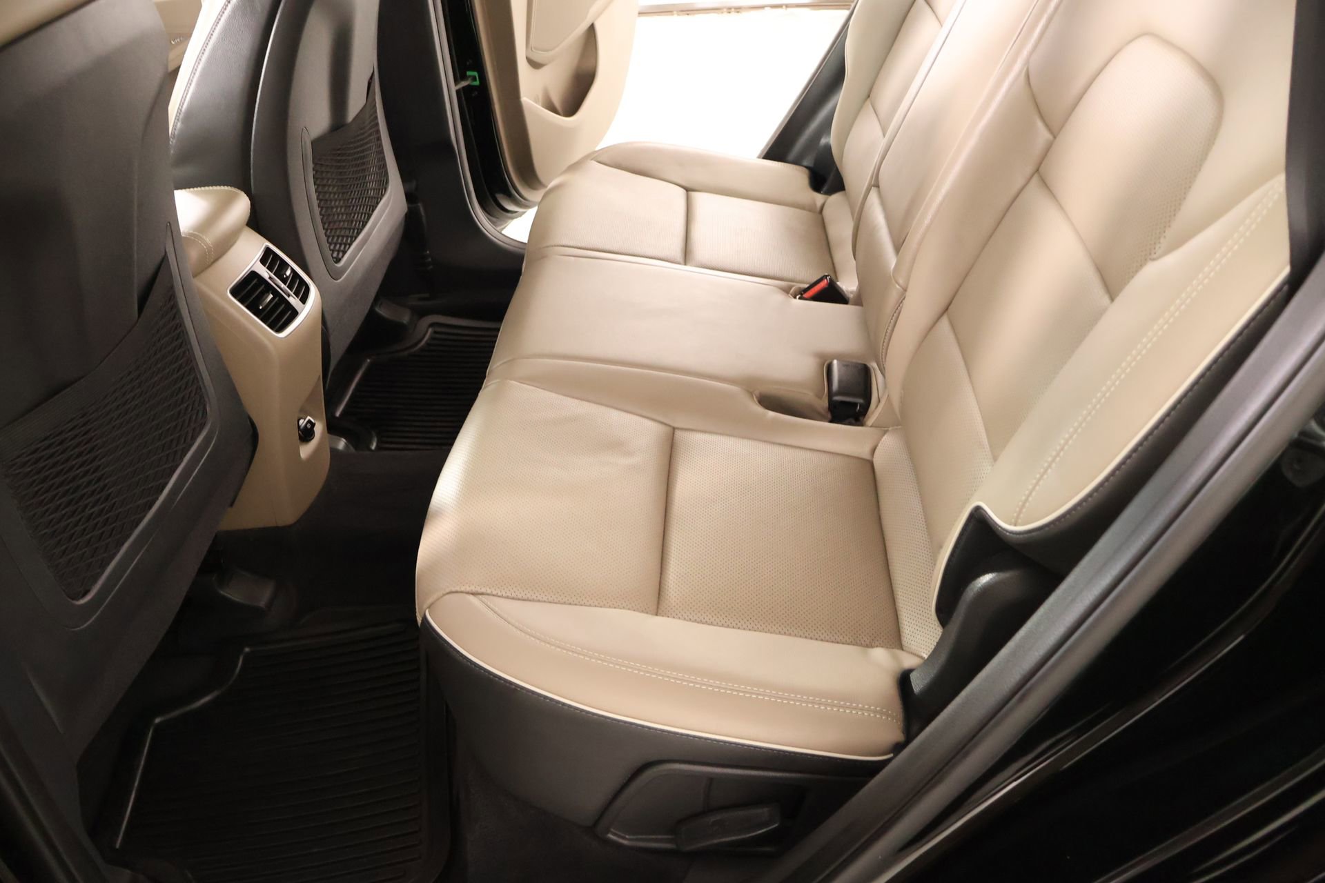 Certified 2021 Hyundai Tucson Ultimate w/ Cargo Package FWD image 13