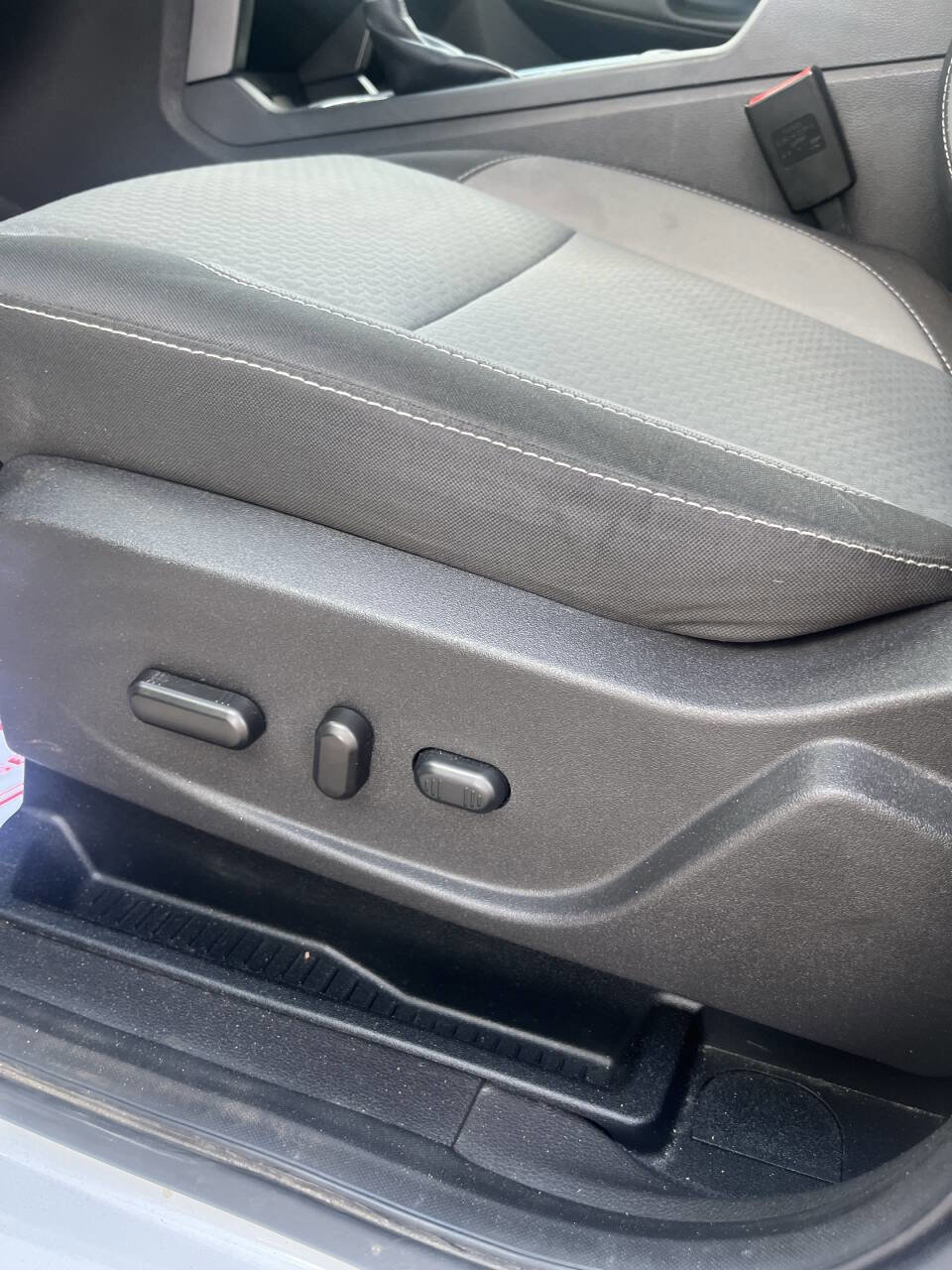 Used 2017 Ford Escape SE image 7