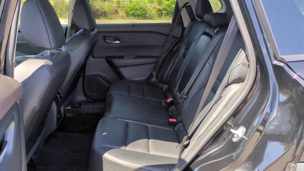 Used 2023 Nissan Rogue SV w/ SV Premium B Package image 15