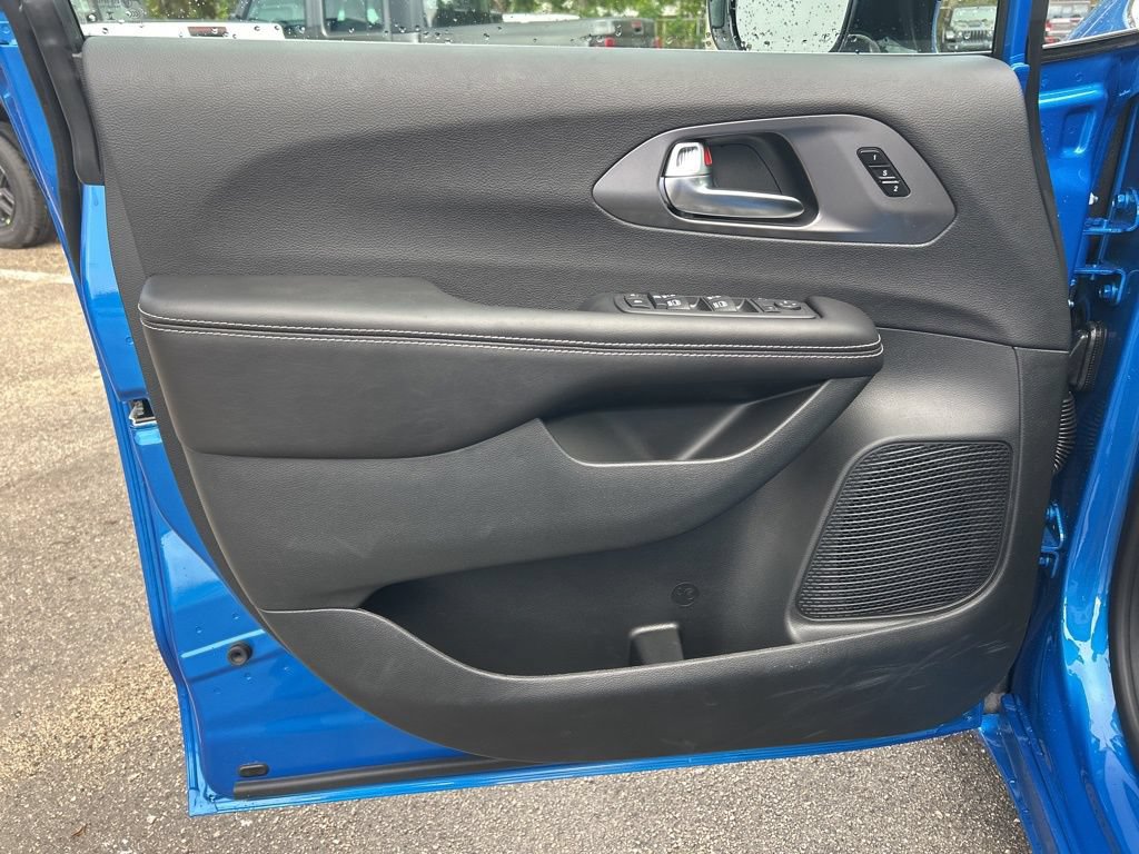 New 2026 Chrysler Pacifica Select FWD image 35