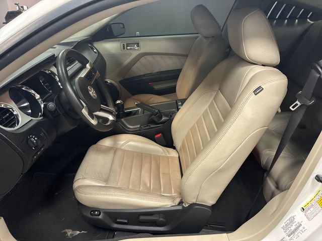 Used 2011 Ford Mustang GT Premium w/ Security Pkg RWD image 9