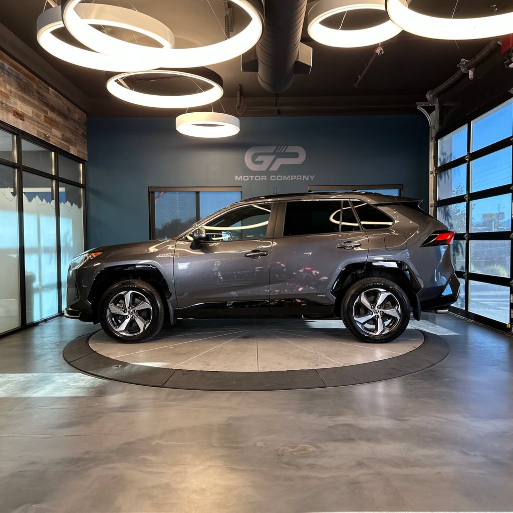 Used 2021 Toyota RAV4 SE w/ Weather & Moonroof Package AWD/4WD image 6