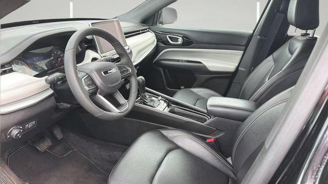 Used 2025 Jeep Compass Limited AWD/4WD image 6